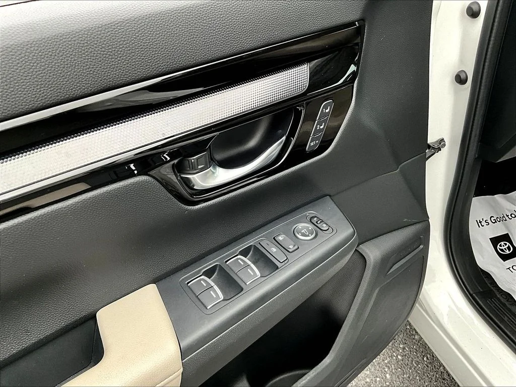 Used 2023 Platinum White Pearl Honda EX-L image 19