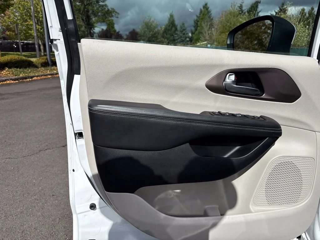 Used 2023 Bright White Clearcoat Chrysler LX image 17