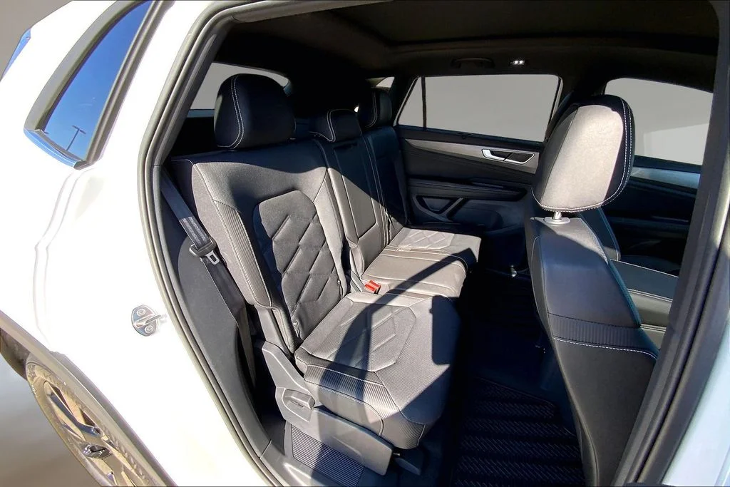 New 2026 Opal White Pearl Volkswagen SE w/Technology image 10