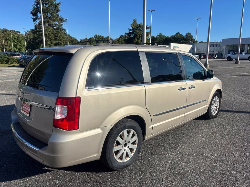 Used 2016 Beige Chrysler Touring-L image 6