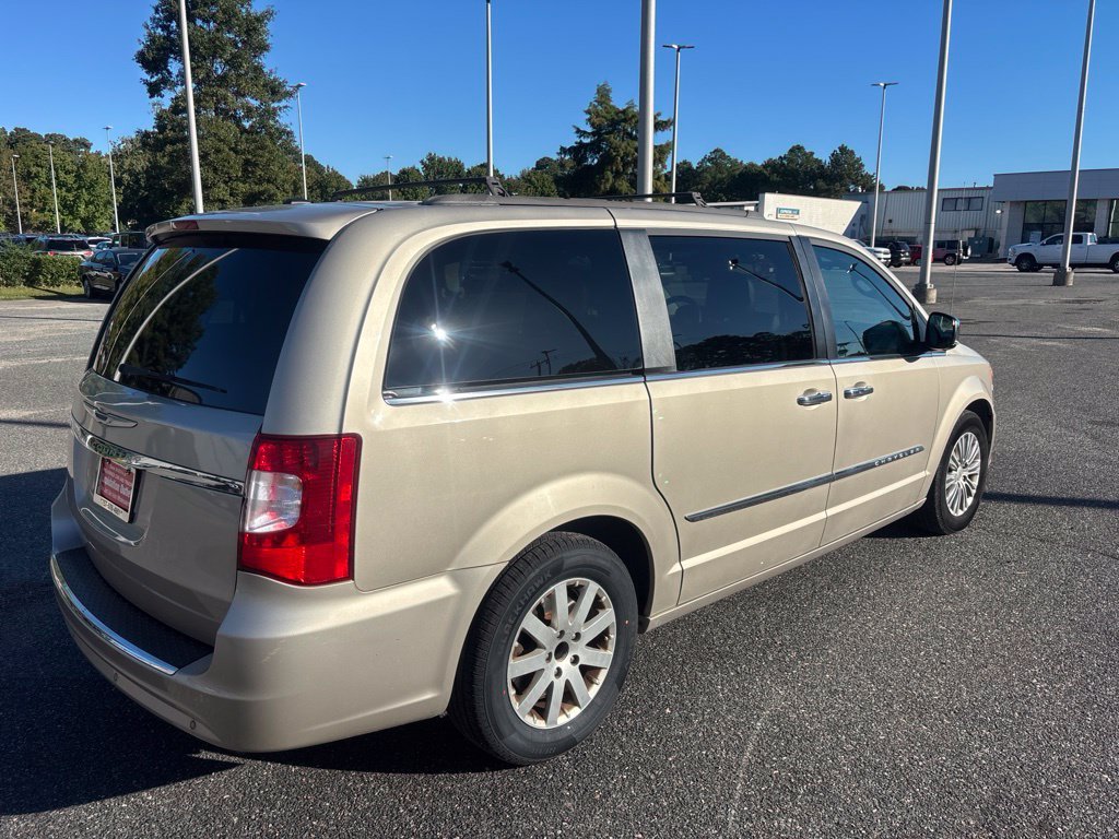 Used 2016 Beige Chrysler Touring-L image 6