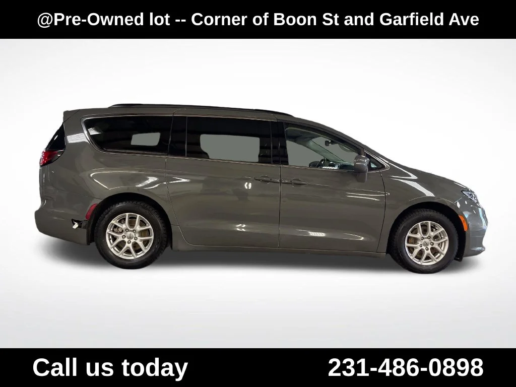 Used 2022 White Chrysler Touring L image 6