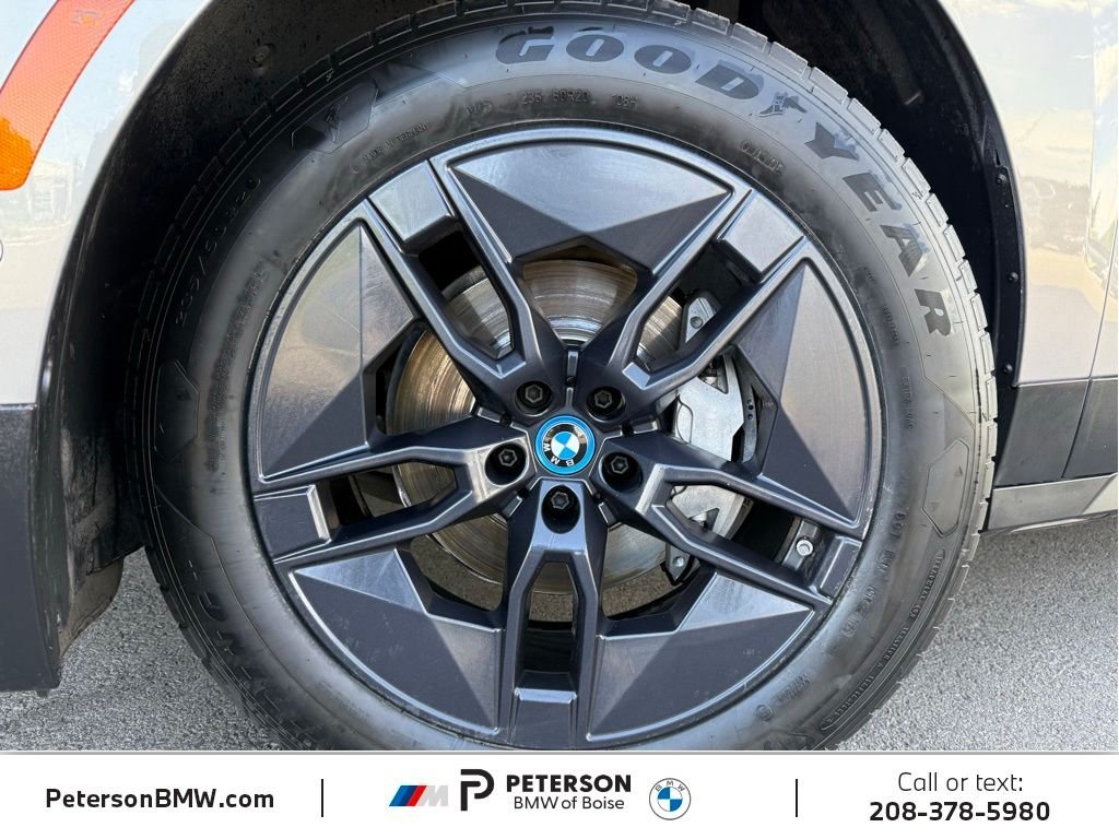 Used 2024 Gray BMW xDrive50 image 37