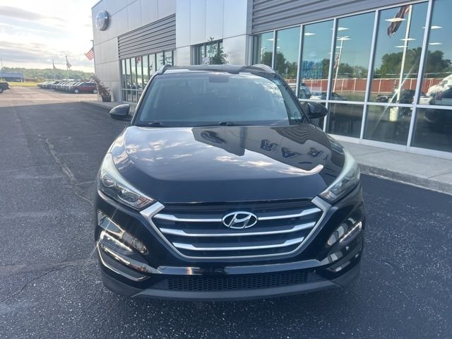 Used 2017 Black Noir Pearl Hyundai SE image 2
