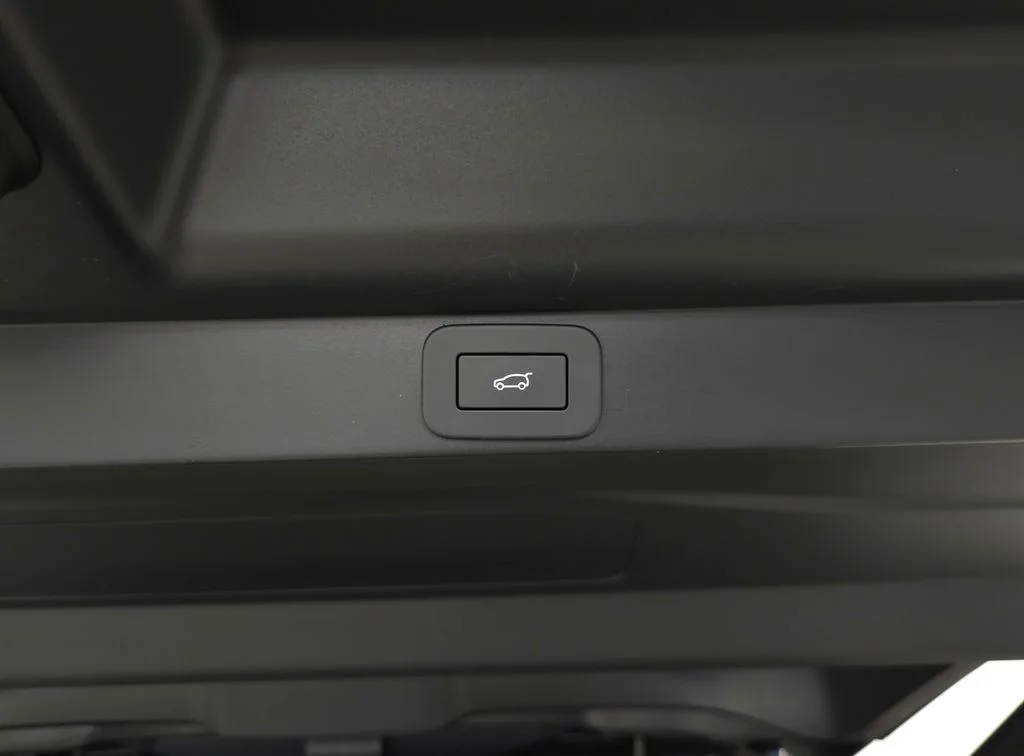 Certified Used 2024 Gray Land Rover SE image 6
