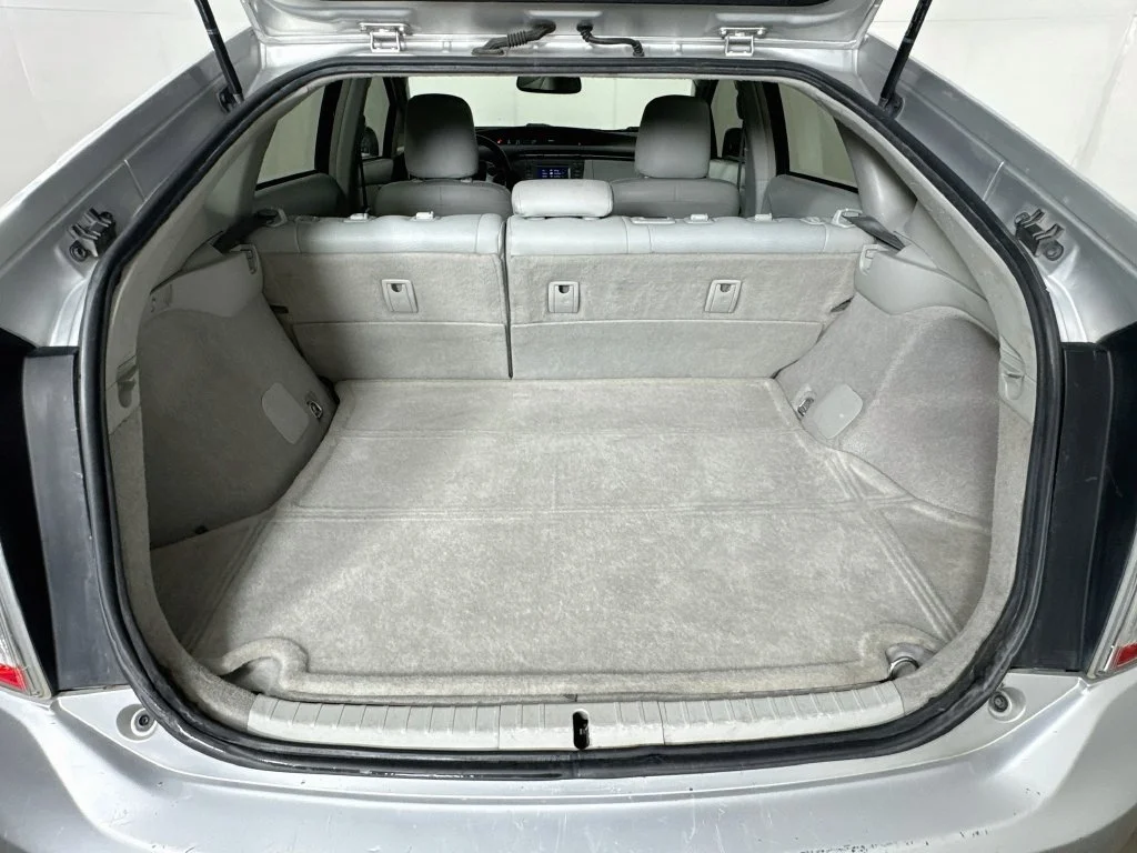 Used 2014 Silver Toyota Three image 29