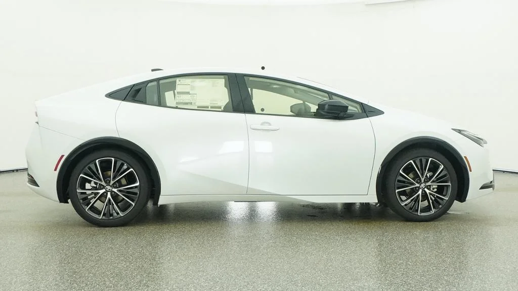 New 2027 Wind Chill Pearl Toyota XLE image 27