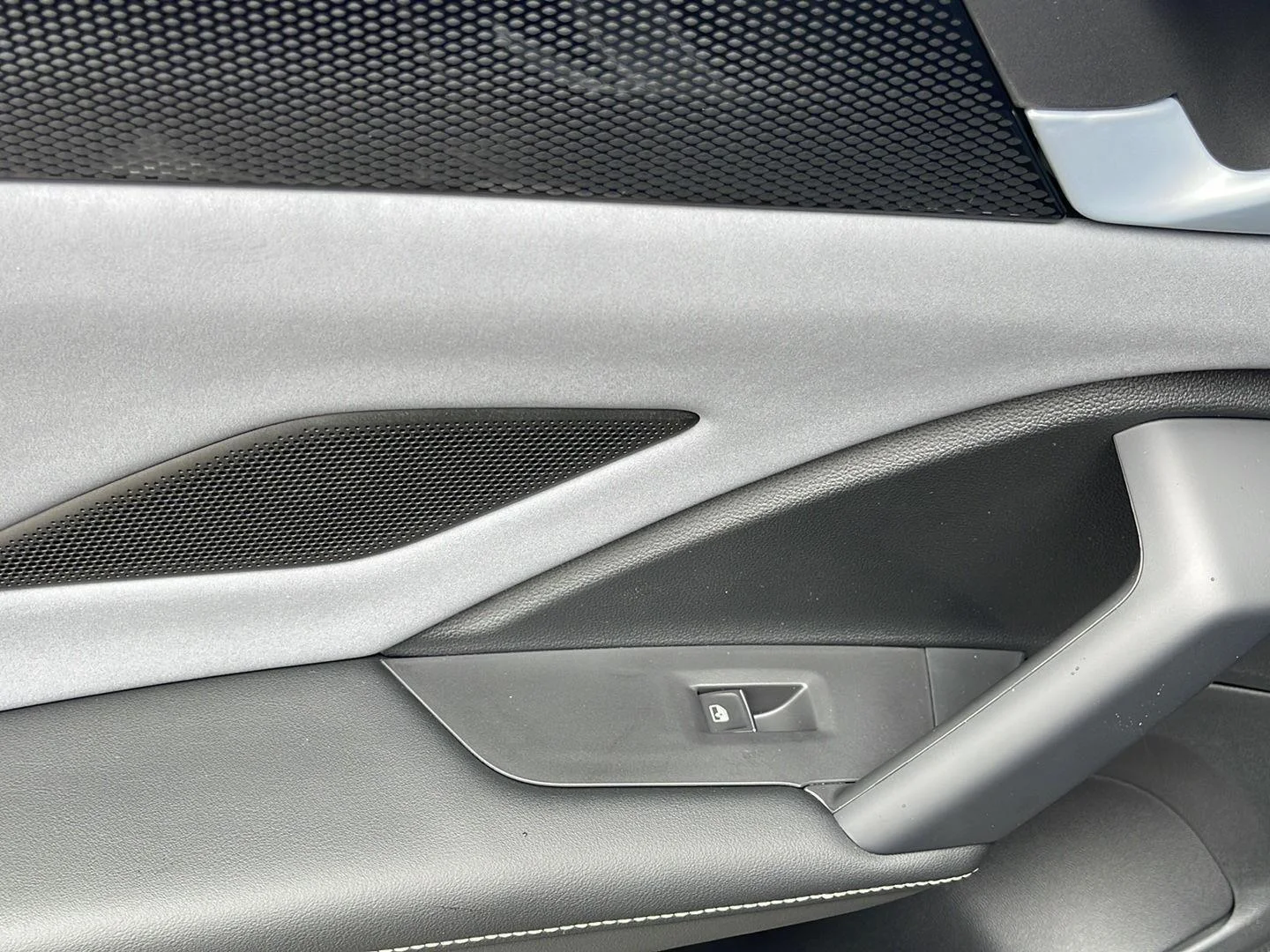 New 2026 Platinum Gray Metallic Volkswagen SE image 17