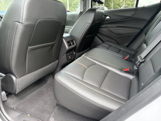 Used 2024 Iridescent Pearl Tricoat Chevrolet Premier image 17