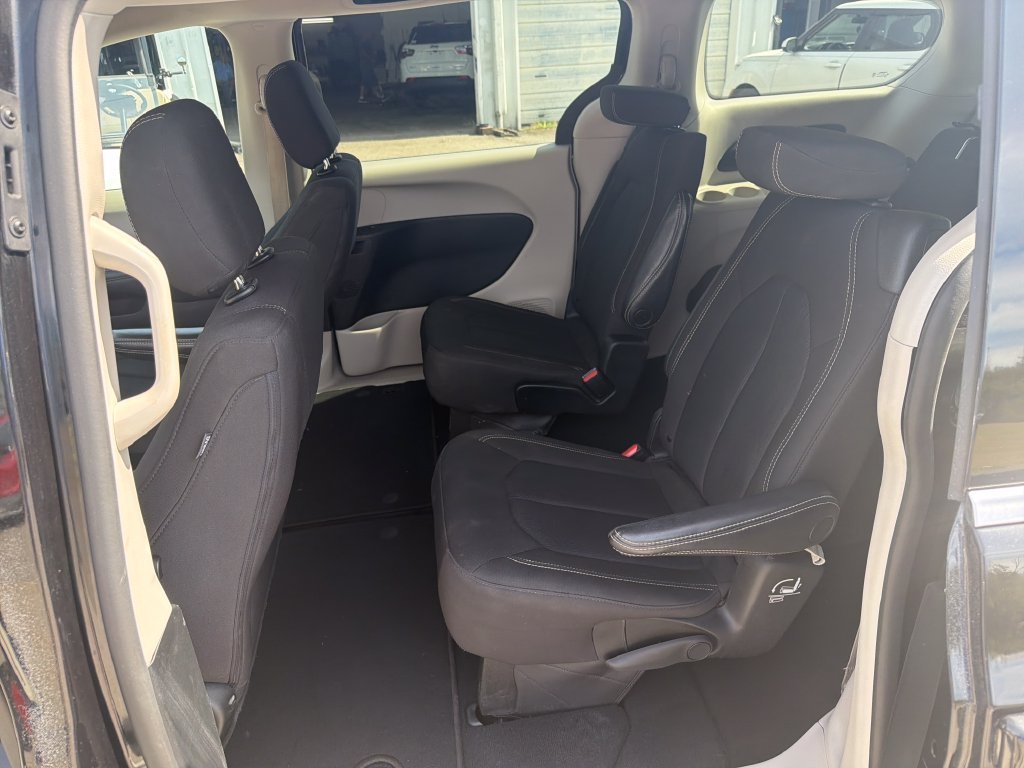 Used 2023 Black Chrysler LX image 14