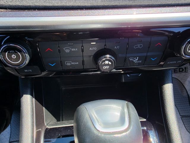 Used 2023 Black Jeep Latitude image 19