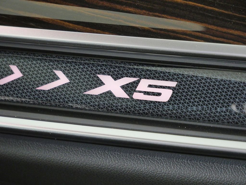Used 2026 Skyscraper Grey Metallic BMW xDrive40i image 25