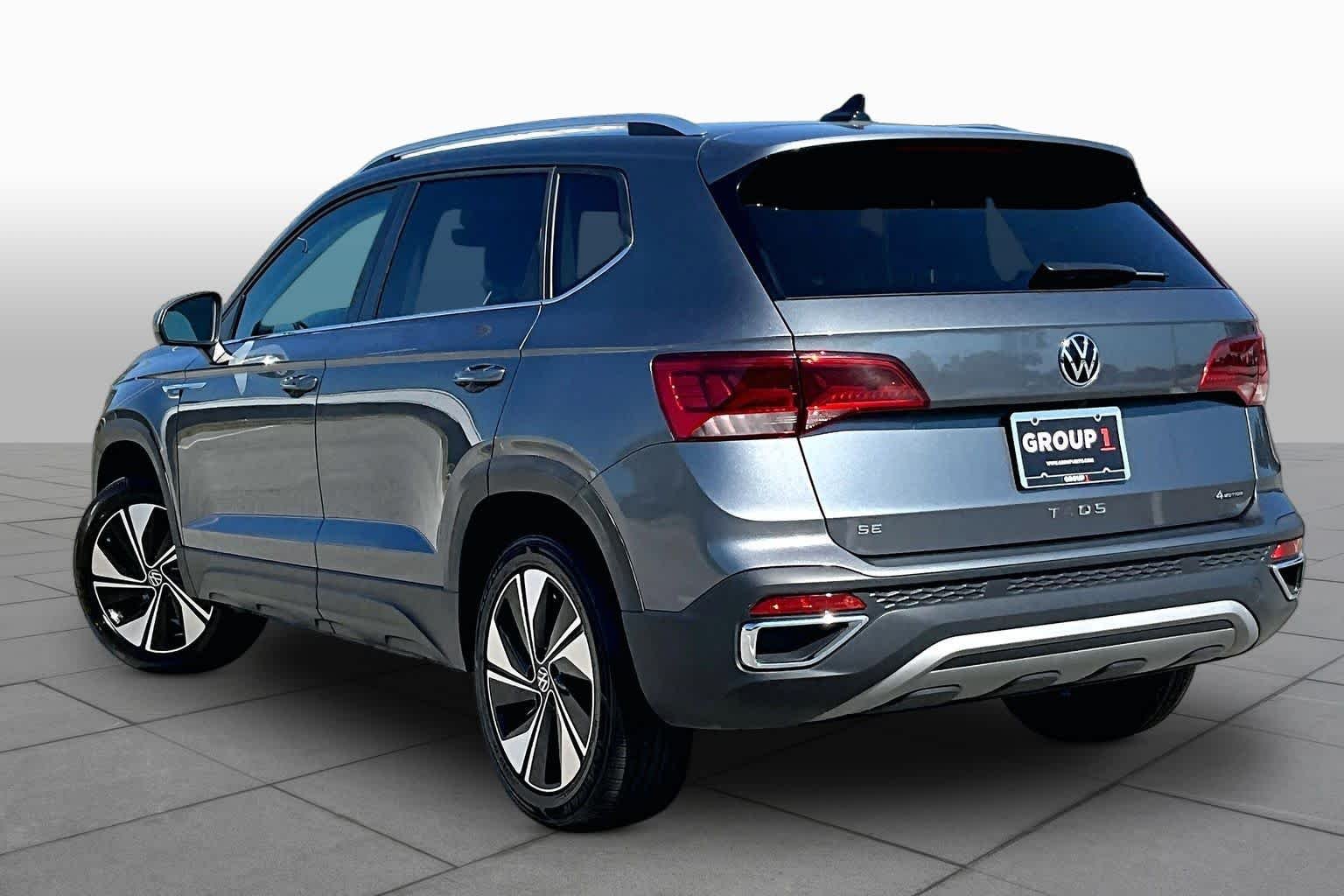 Used 2024 Platinum Gray Metallic Volkswagen SE image 12