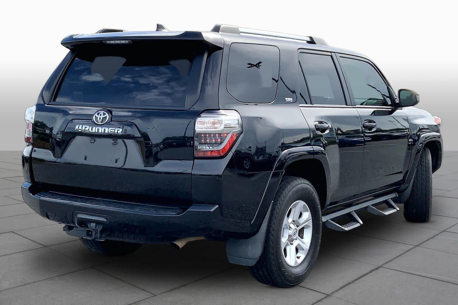 Used 2022 Midnight Black Metallic Toyota SR5 image 12