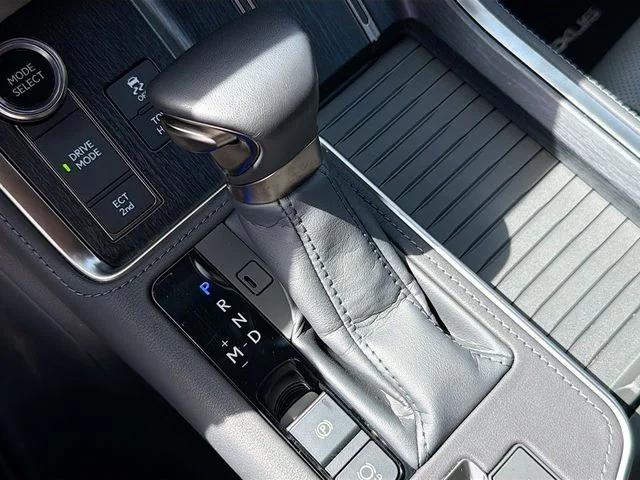 Used 2025 EMINENT WHITE PEARL Lexus 550 Premium+ image 17