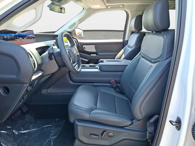 New 2026 Star White Metallic Tri-Coat Ford Active image 8