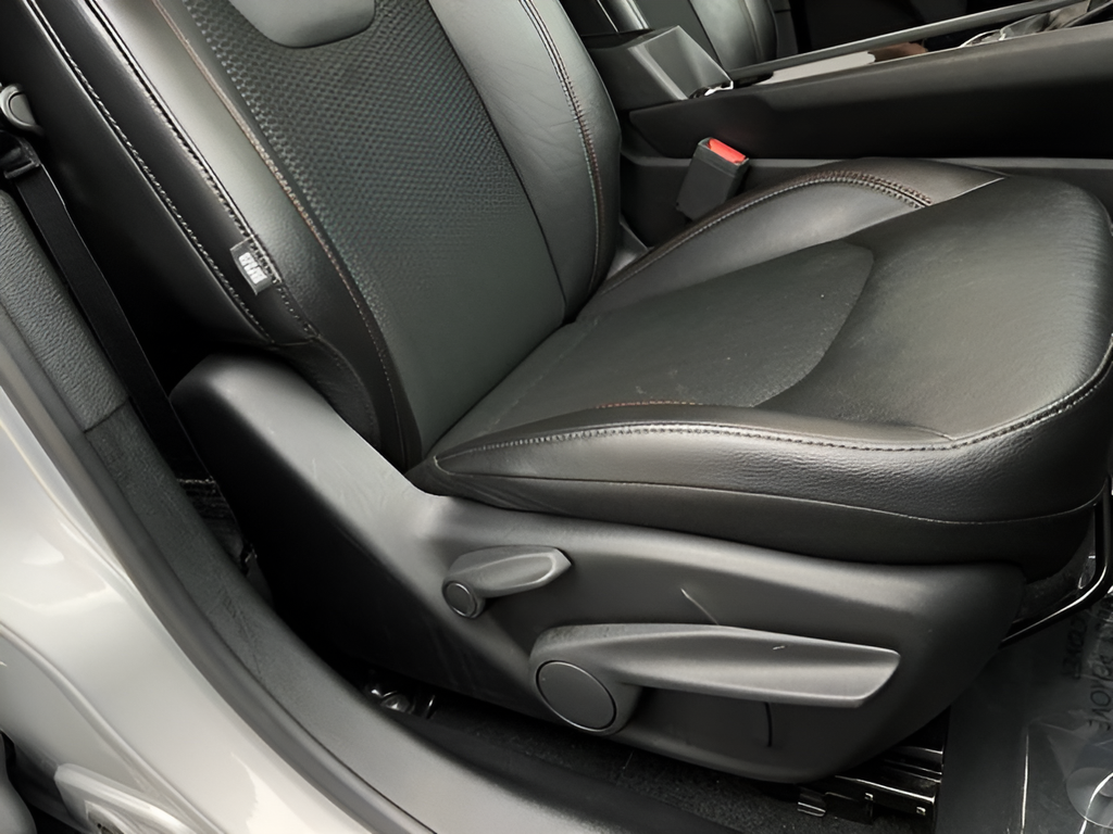 Used 2025 Silver Jeep Trailhawk image 12