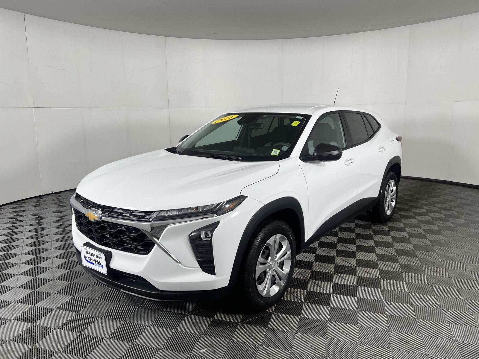 Used 2024 Summit White Chevrolet LS image 24