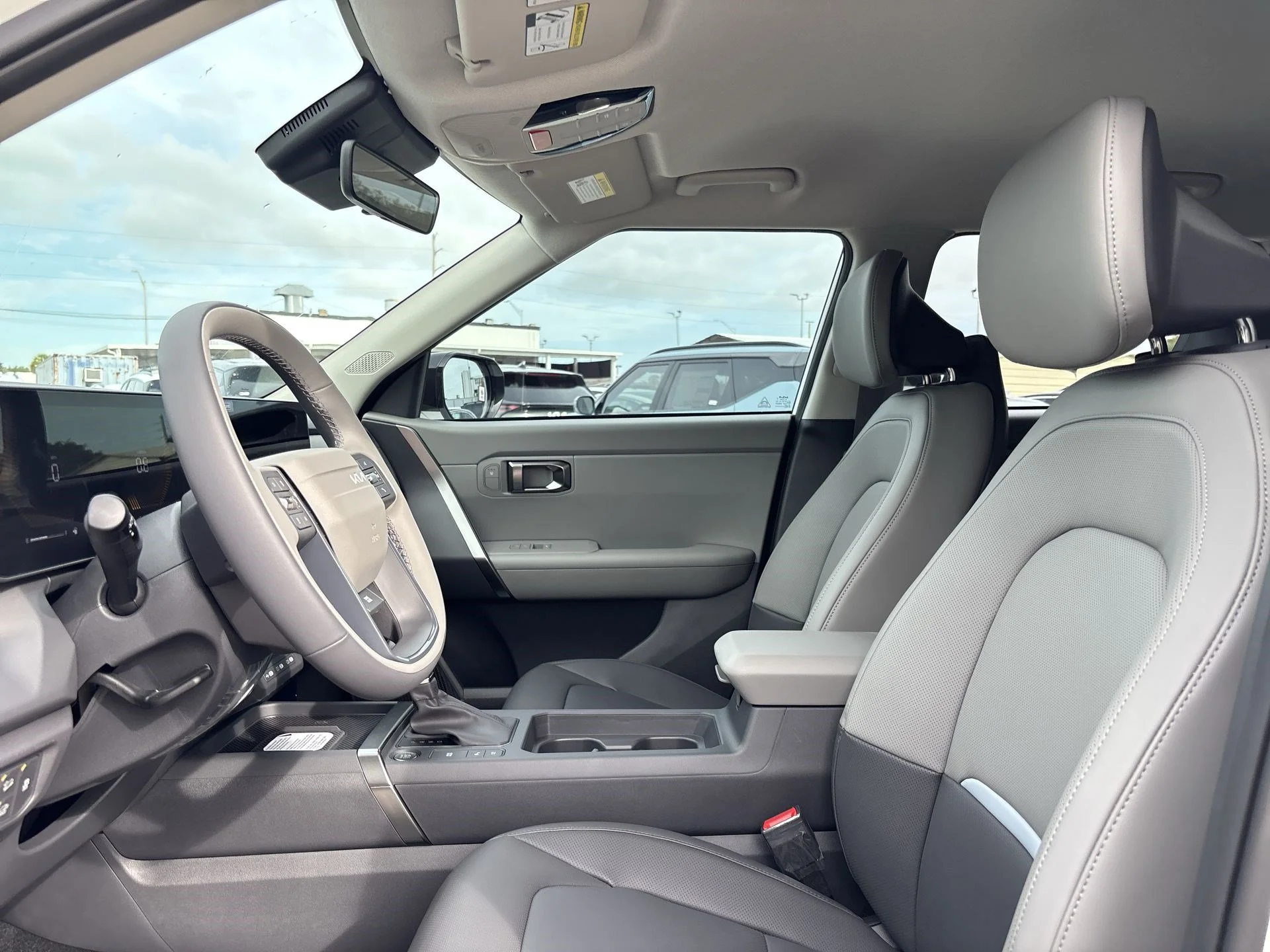New 2027 Snow White Pearl Kia EX image 15