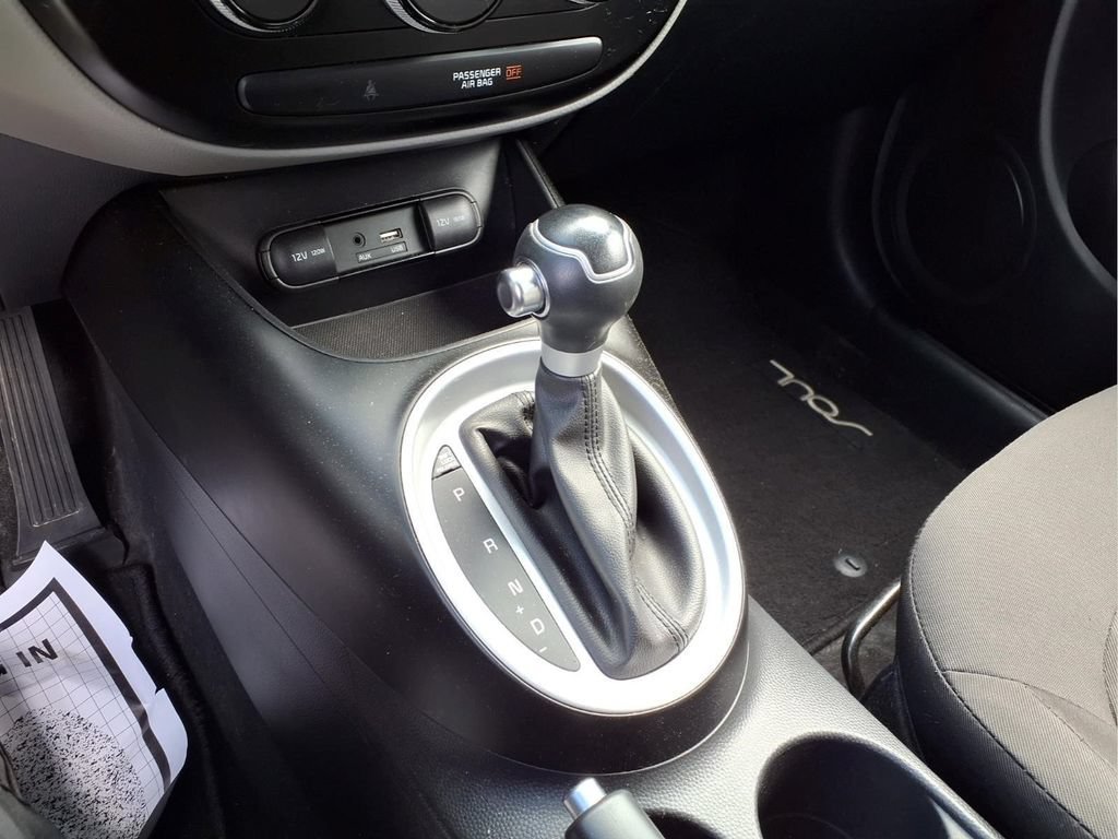 Used 2017 Black Kia Base image 8