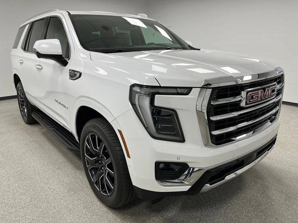 Used 2025 White GMC Elevation image 2