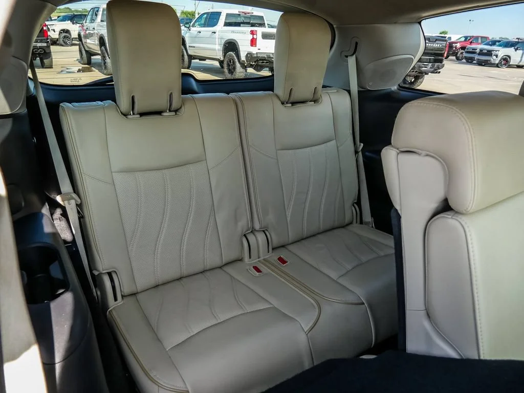 Used 2015 White INFINITI NA image 25