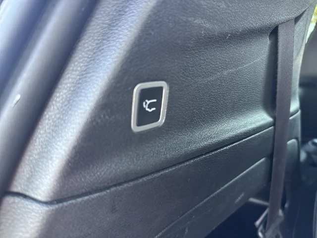 Used 2025 White Chrysler Limited image 14