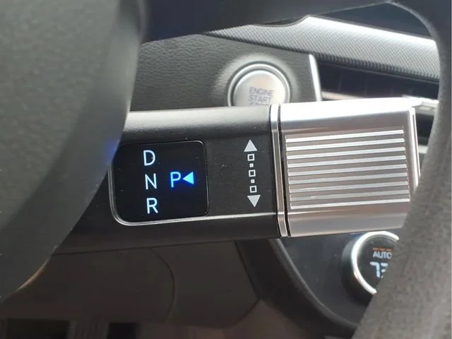 Used 2024  Hyundai SEL image 11