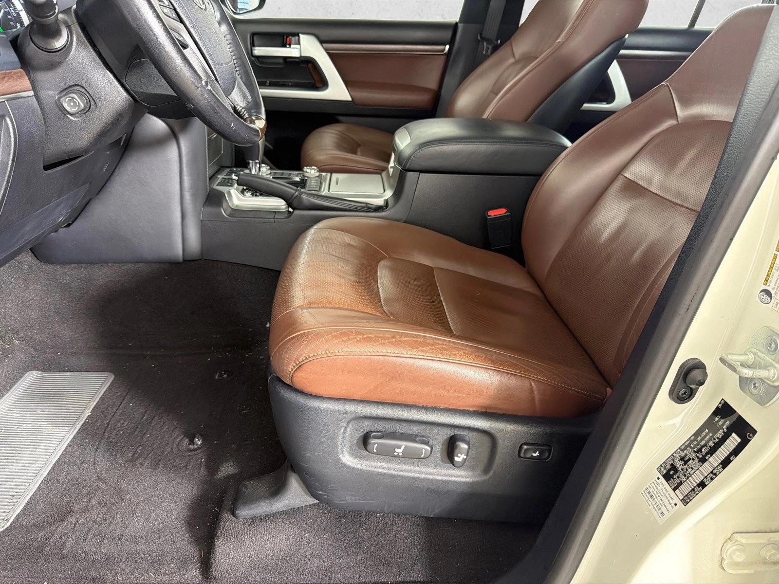 Used 2021 Blizzard Pearl Toyota  image 10