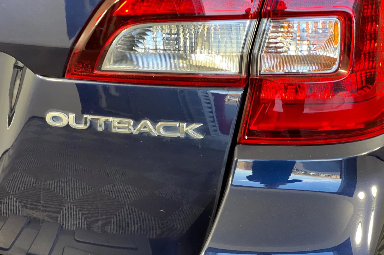 Used 2018 Dark Blue Pearl Subaru Limited image 31