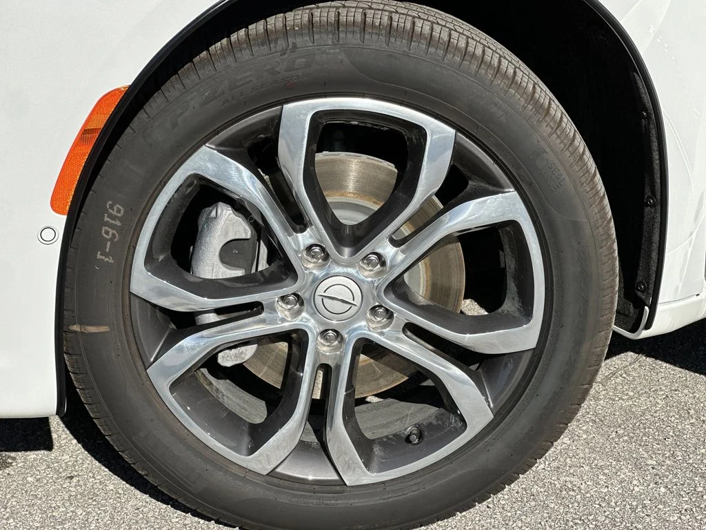 New 2026 Bright White Clear-Coat Exterior Paint Chrysler Pinnacle image 31