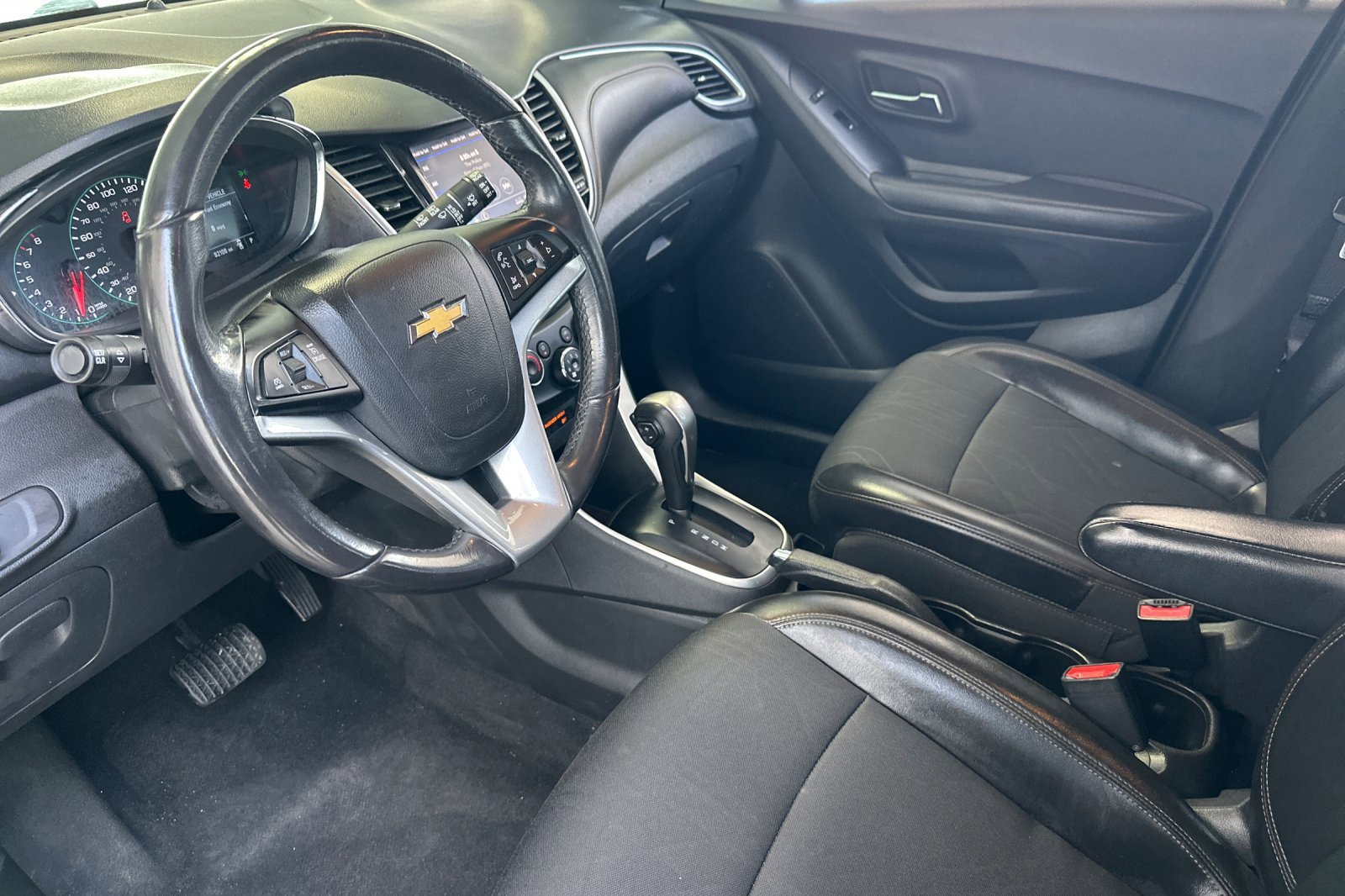 Used 2022 Mosaic Black Metallic Chevrolet LT image 10