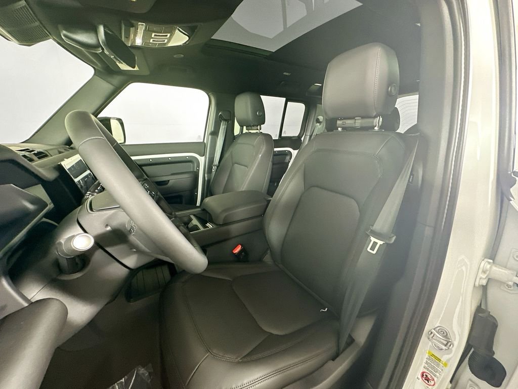2025 Land Rover Defender S - Photo 11
