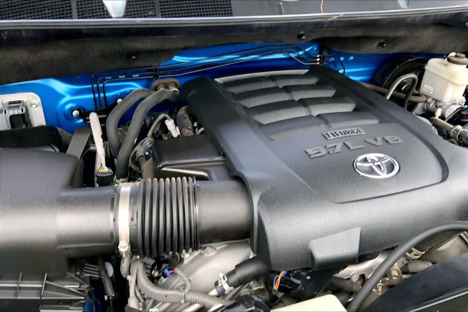 Used 2018 Blazing Blue Pearl Toyota SR5 image 32