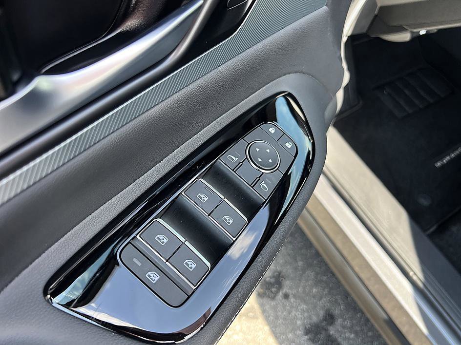 Used 2025 Gun Metallic Nissan SL image 21