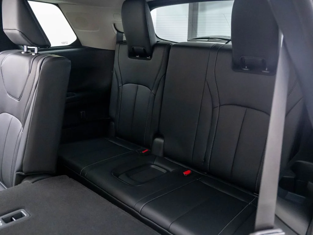 New 2027 GRAPHITE SHADOW INFINITI Luxe AWD image 17