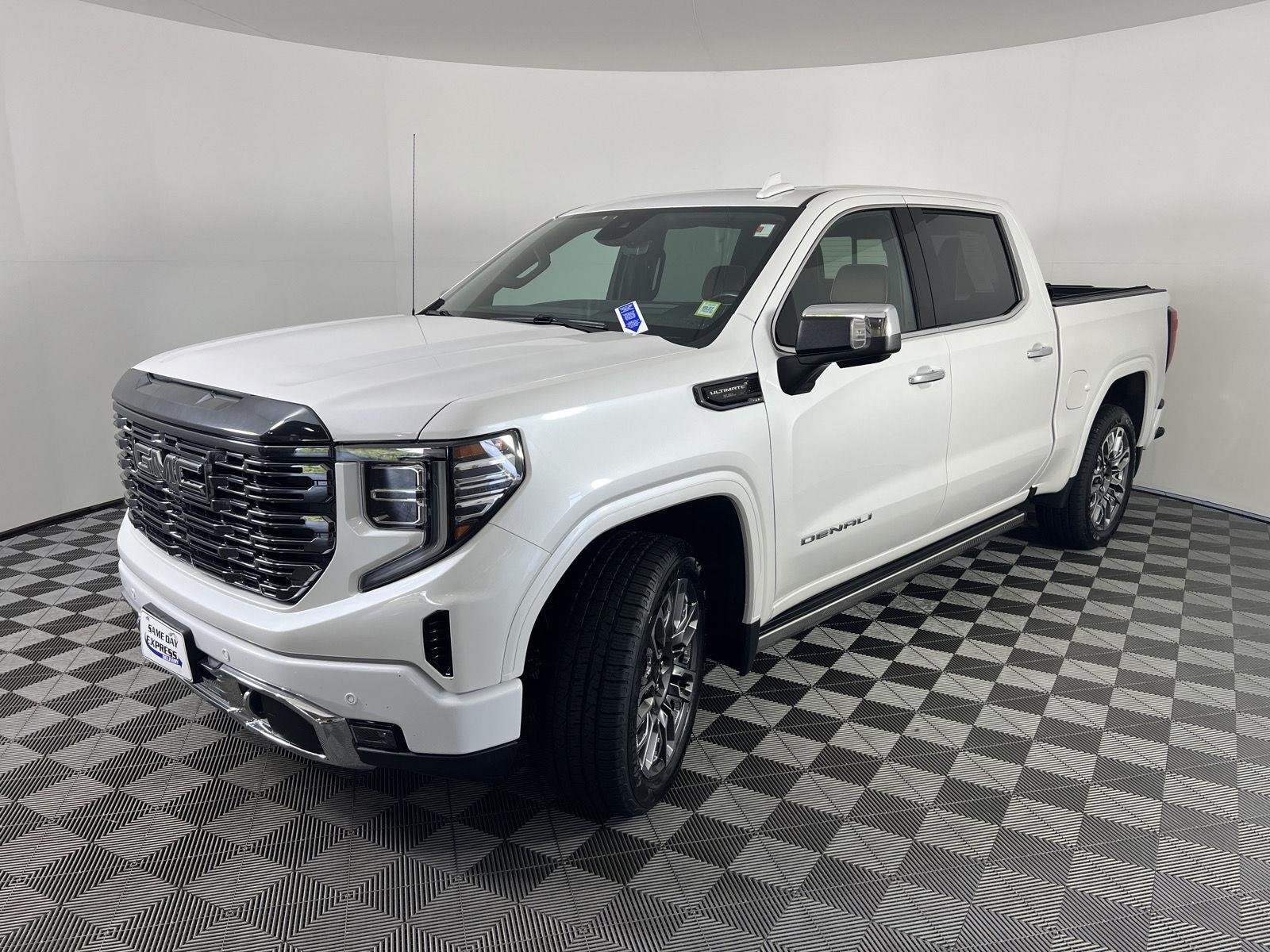 Used 2024 White Frost Tricoat GMC Denali Ultimate image 32