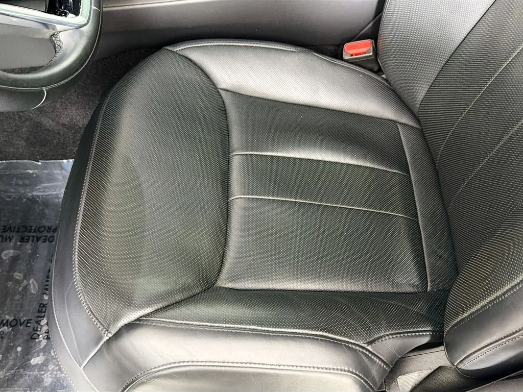 Used 2023 Black Land Rover SE image 20