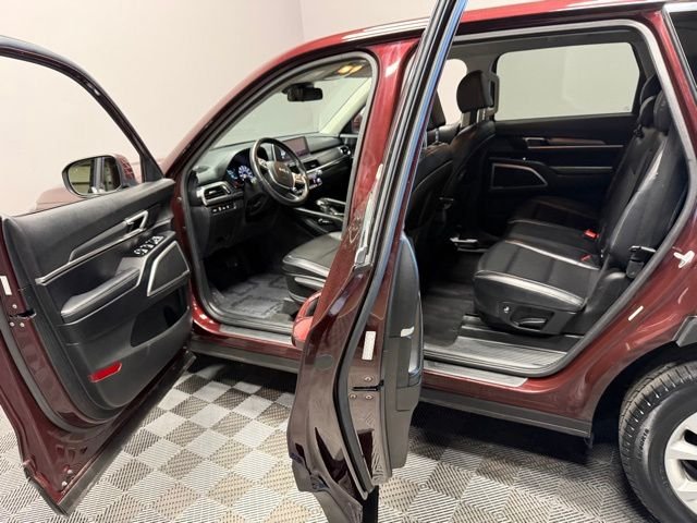 Used 2022 Sangria Red Kia LX image 13