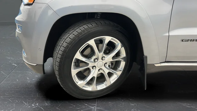 Used 2020 Billet Silver Metallic Jeep Summit image 39