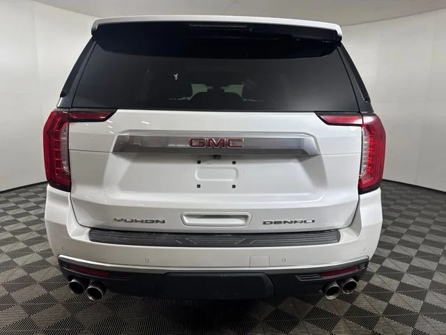 Used 2022 White Frost Tricoat GMC Denali image 24