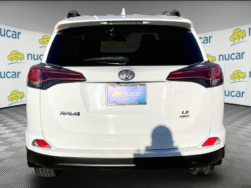Used 2018 White Toyota LE image 5
