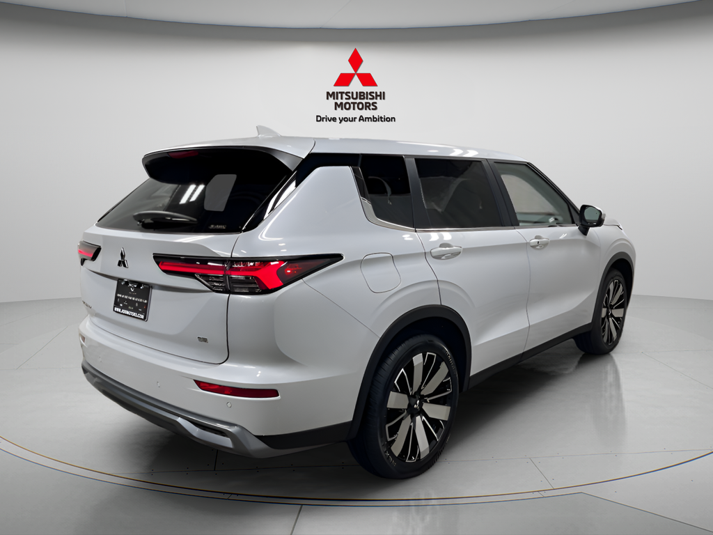 New 2026 White Diamond Mitsubishi SE image 3