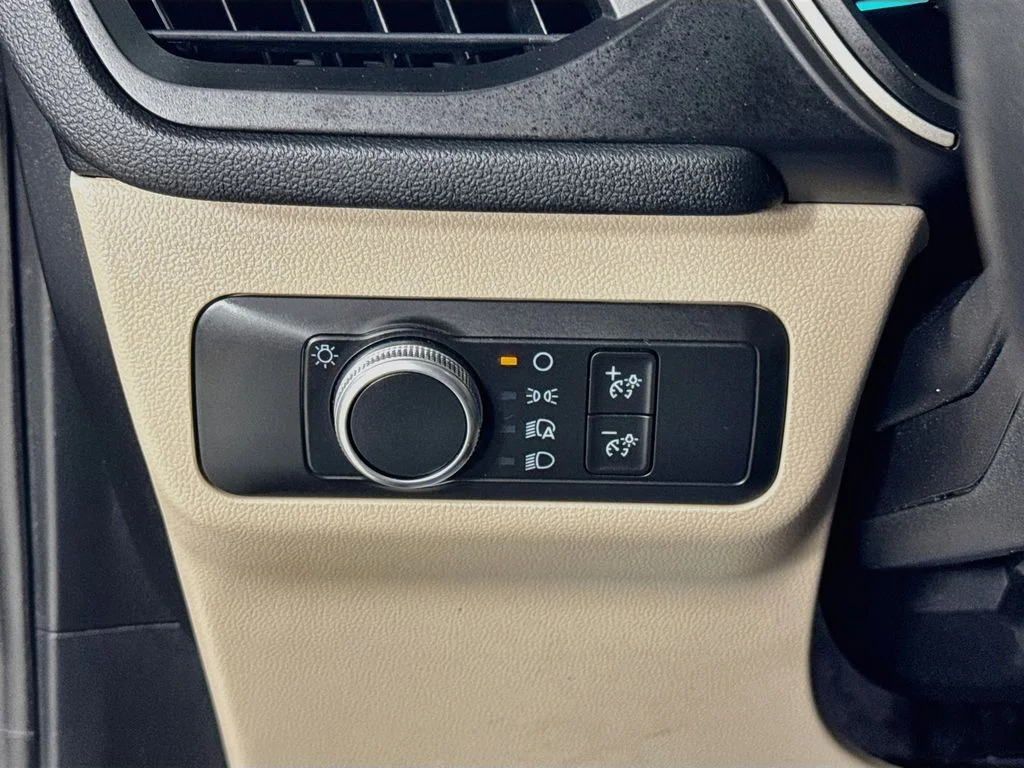 Used 2020 Black Ford SE image 10