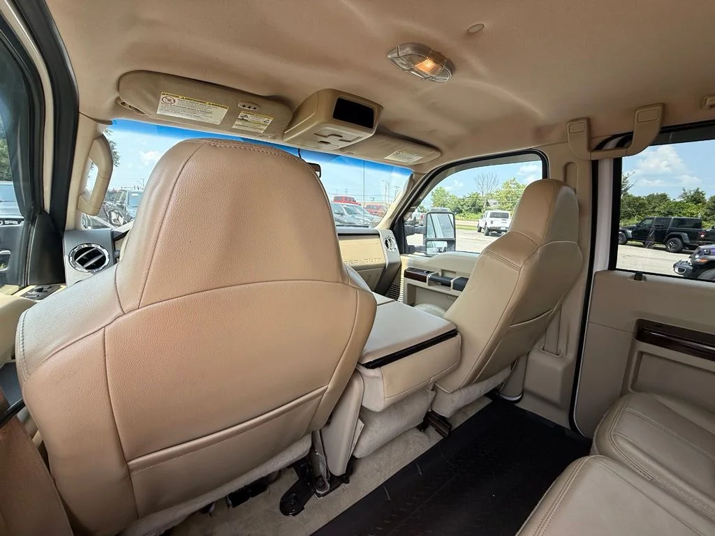 Used 2010  Ford  image 24