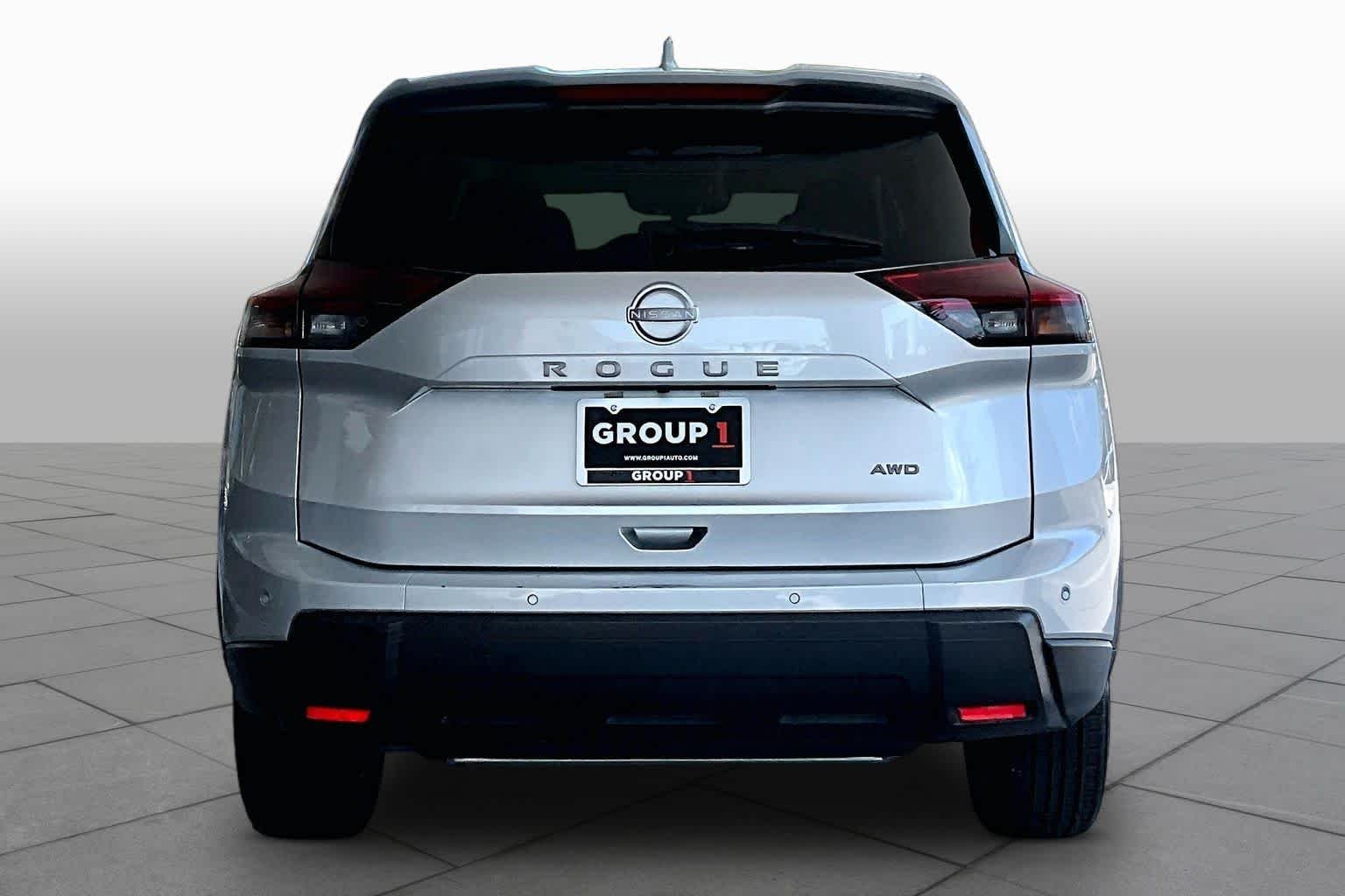 Used 2025 Brilliant Silver Metallic Nissan SV image 5