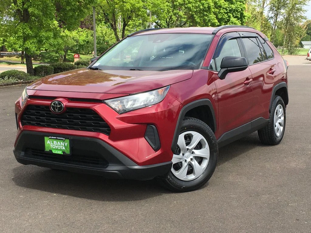 2021 Toyota RAV4 LE FWD's photo