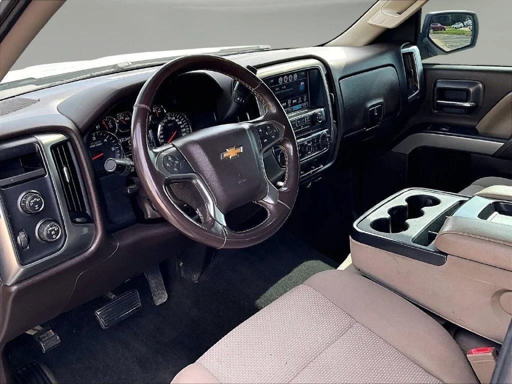 Used 2017 White Chevrolet LT image 21