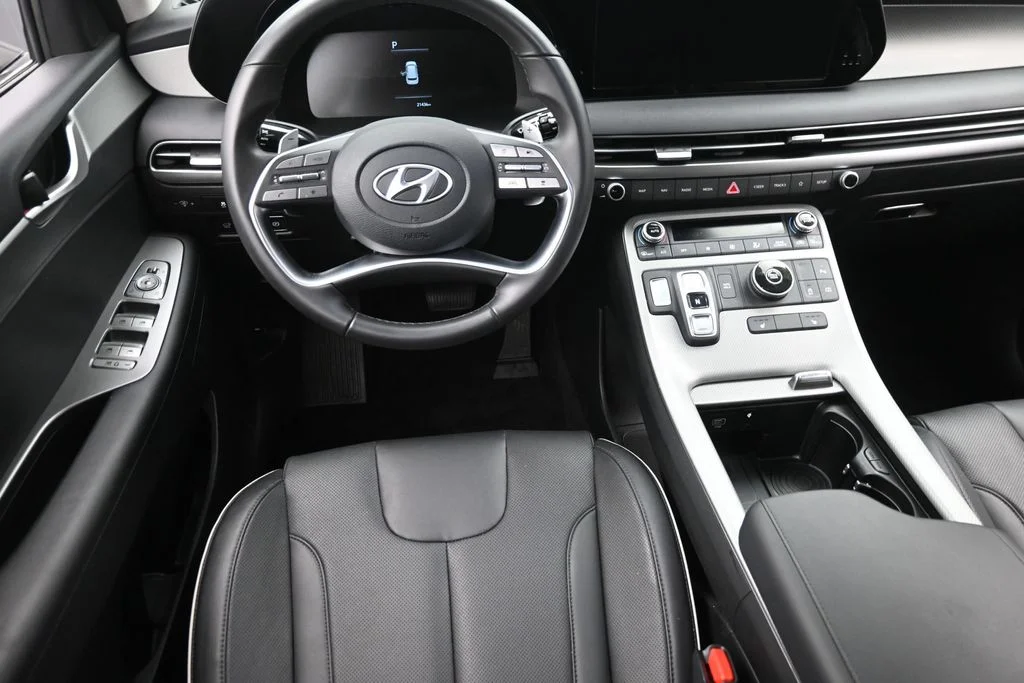 Used 2025 White Hyundai SEL image 16