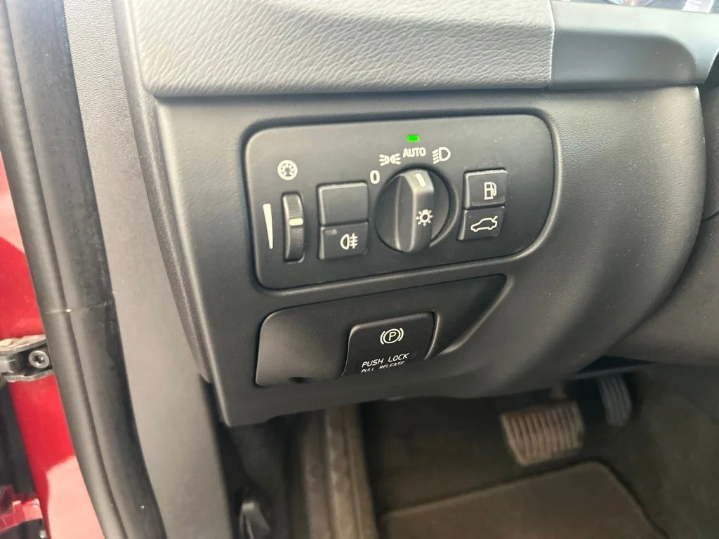 Used 2013  Volvo  image 36
